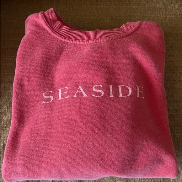 Seaside Pink Crew Neck Sweater. Vintage Style - Picture 2 of 6